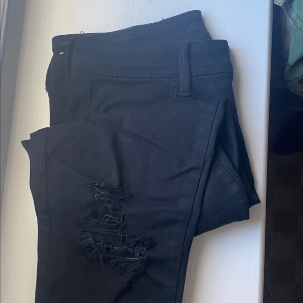 AMERICAN EAGLE black ripped jeans